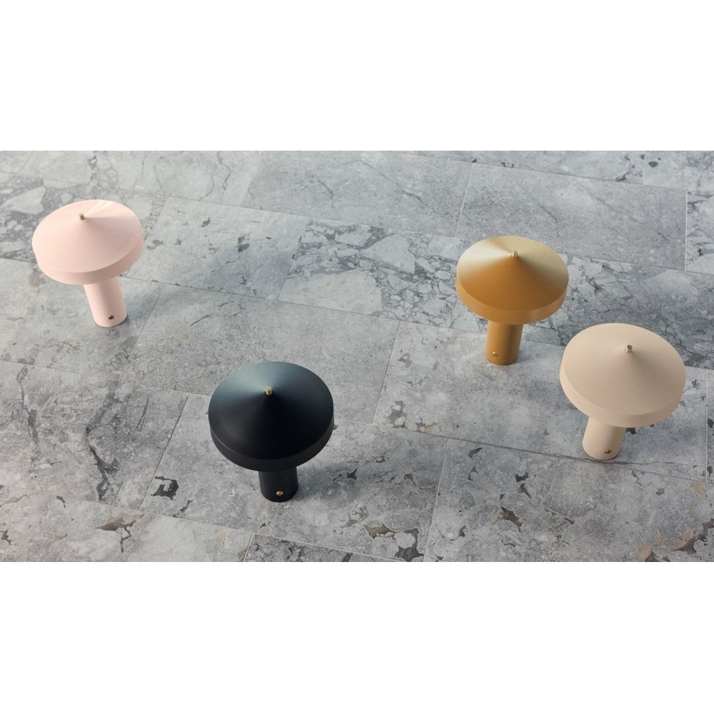 OYOY Lámpara de mesa Hatto rosa - L300697 OYOY Lámpara de mesa Hatto rosa - L300697