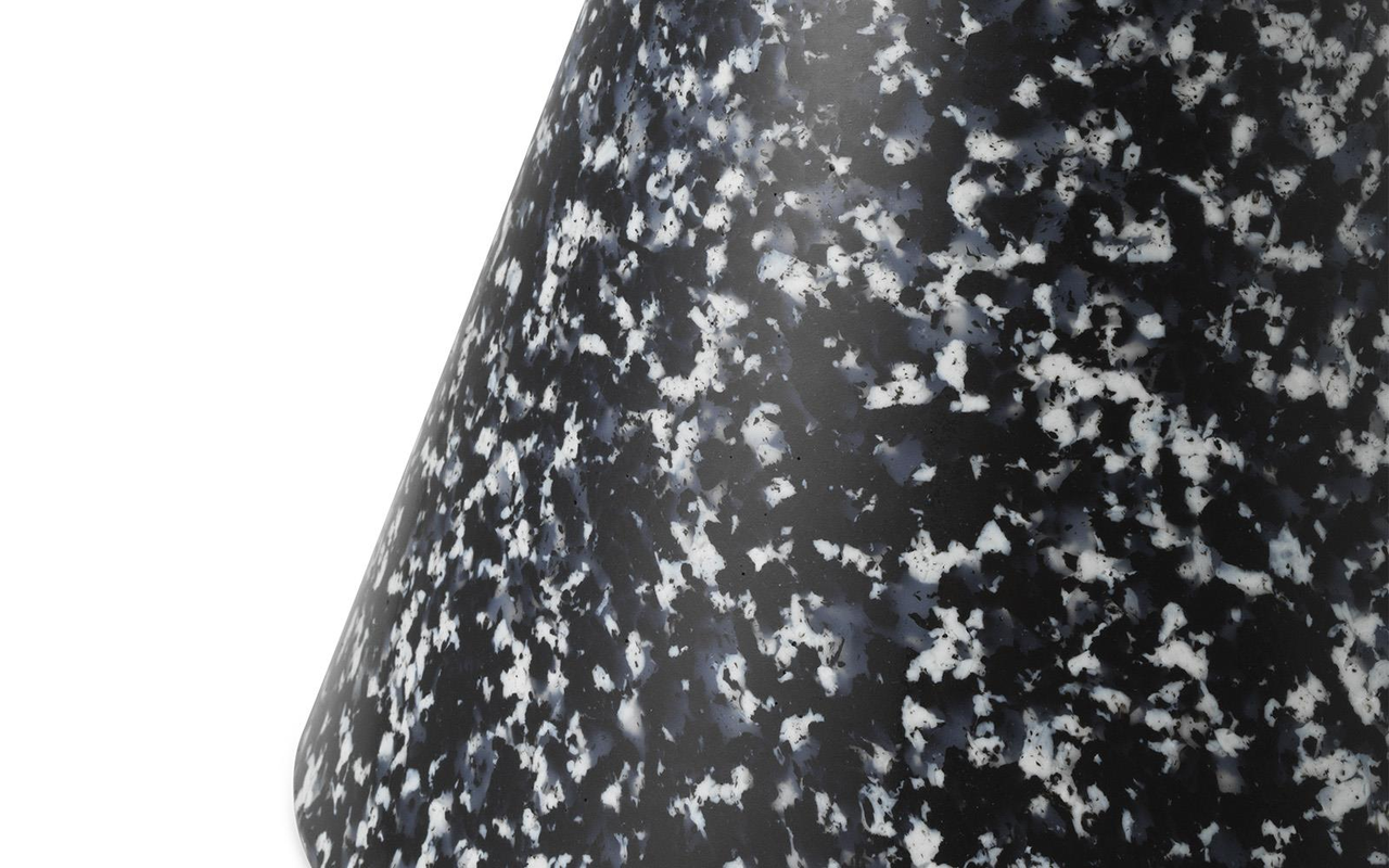 Normann Copenhagen Bidskammel kegle sort/hvid - 605702