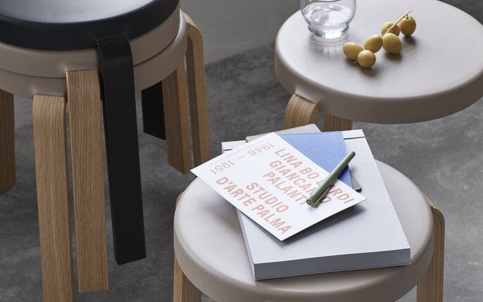 Normann Copenhagen Tap stool oak/caramel - 602287 Normann Copenhagen Tap stool oak/caramel - 602287