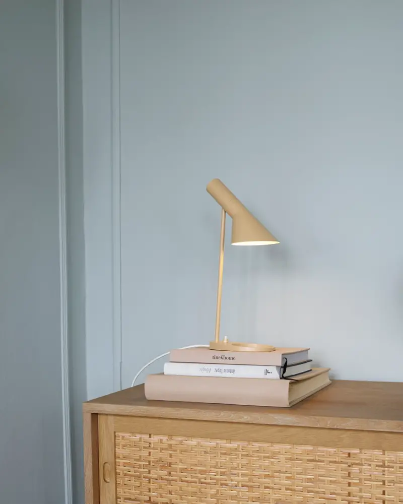 Louis Poulsen AJ bordlampe mini varm sand - 5744170220