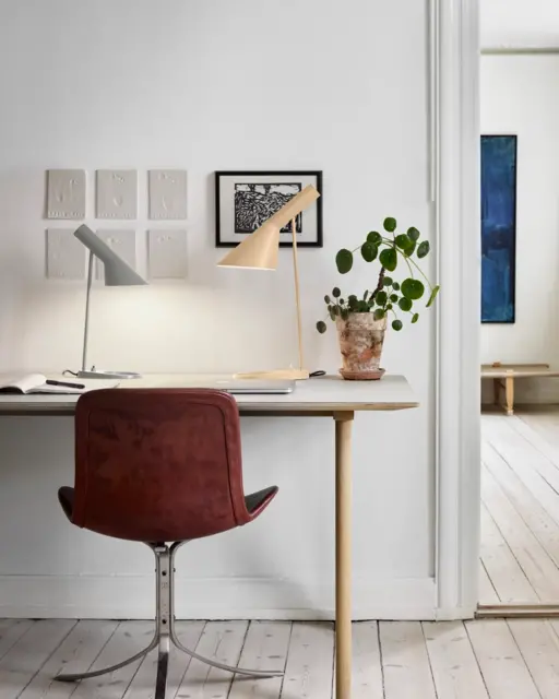 Louis Poulsen AJ table lamp mini warm gray - 5744170246 Louis Poulsen AJ table lamp mini warm gray - 5744170246