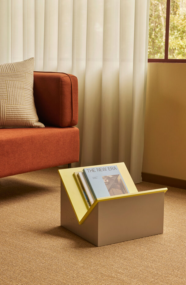 Hübsch Tick magazine holder - LIVING AND CO.