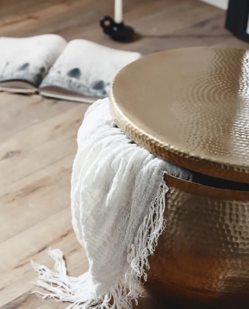 Nordal Sengeteppet med frynsete lin - hvitt