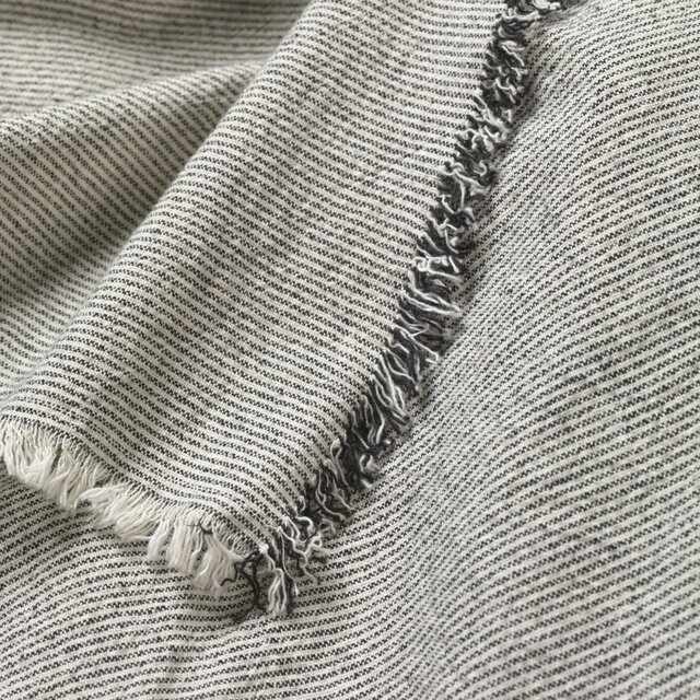 Broste Copenhagen Nappe Elouise noir/blanc cassé 160x300cm - 71210355 Broste Copenhagen Nappe Elouise noir/blanc cassé 160x300cm - 71210355