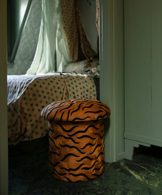 Doing Goods Maya tiger stool - 1.40.15.010.700.5 Doing Goods Maya tiger stool - 1.40.15.010.700.5