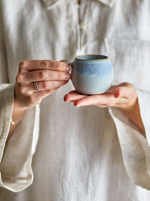 Bloomingville Paula espresso kopjes blauw set van 4 stuks - 82061625De Bloomingville Paula espresso kopjes worden geleverd in een set van 4 stuks. Beschikbaar in meerdere kleuren. Afmeting Ø7x6cm