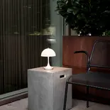 Louis Poulsen Lampe de table portable Panthella 160 blanc opale - 5744171436 Louis Poulsen Lampe de table portable Panthella 160 blanc opale - 5744171436