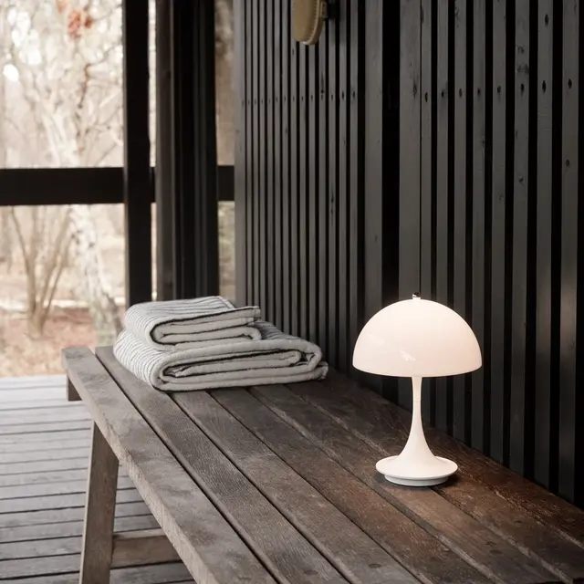 Louis Poulsen Panthella 160 bärbar bordslampa opal vit - 5744171436