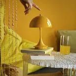 Louis Poulsen Lampada da tavolo portatile Panthella 160 giallo opaco - 5744171533 Louis Poulsen Lampada da tavolo portatile Panthella 160 giallo opaco - 5744171533