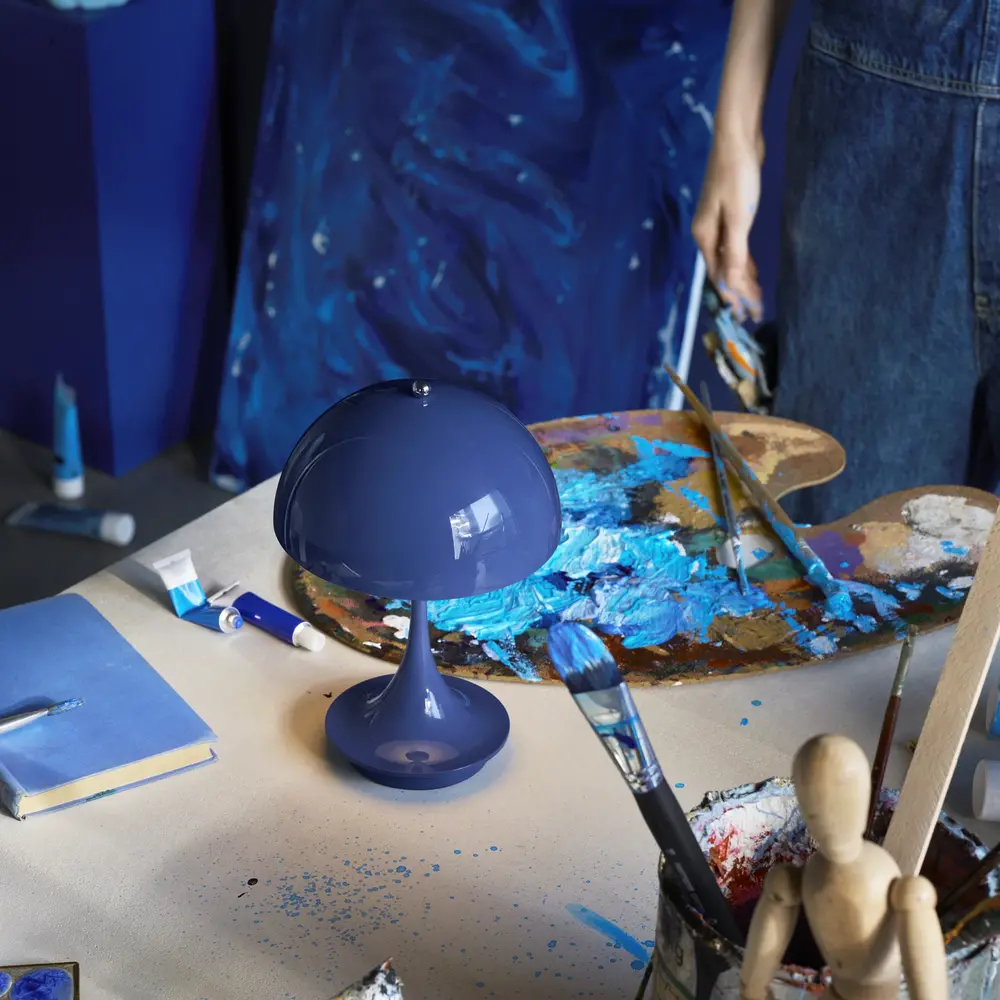 Louis Poulsen Panthella 160 bærbar bordlampe uigennemsigtig indigo blå - 5744171520 Louis Poulsen Panthella 160 bærbar bordlampe uigennemsigtig indigo blå - 5744171520
