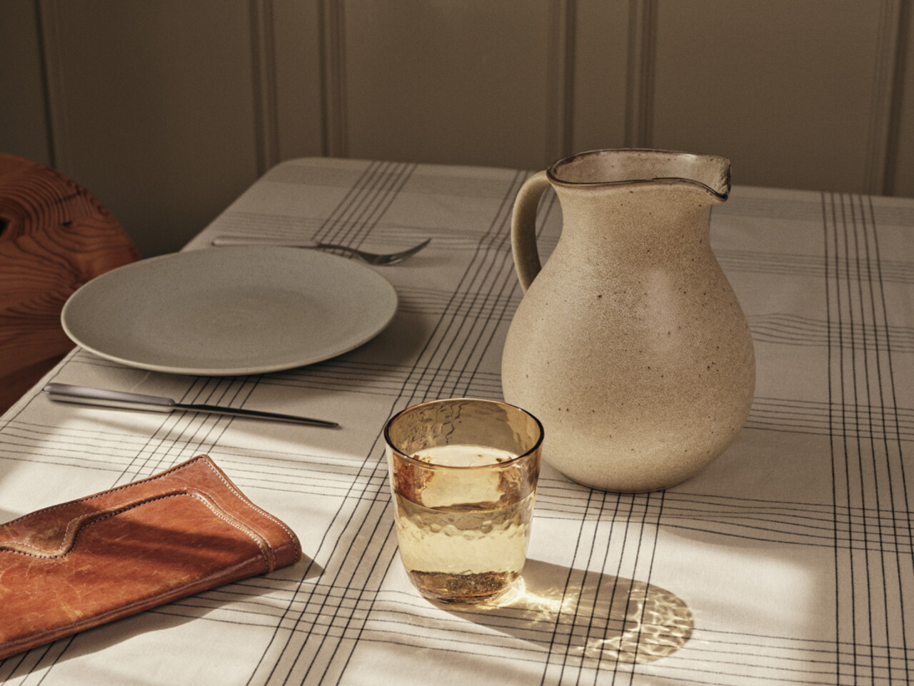 Broste Copenhagen Hammered glass amber set of 12 pieces - 14496282 Broste Copenhagen Hammered glass amber set of 12 pieces - 14496282