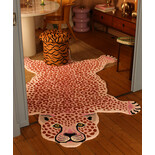 Doing Goods Tapis léopard rose XL - 1.45.10.099.030.6 Doing Goods Tapis léopard rose XL - 1.45.10.099.030.6
