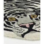 Doing Goods Snowy tiger vloerkleed L - 1.45.10.005.020.5 Doing Goods Snowy tiger vloerkleed L - 1.45.10.005.020.5