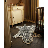 Doing Goods Snowy tiger vloerkleed L - 1.45.10.005.020.5 Doing Goods Snowy tiger vloerkleed L - 1.45.10.005.020.5