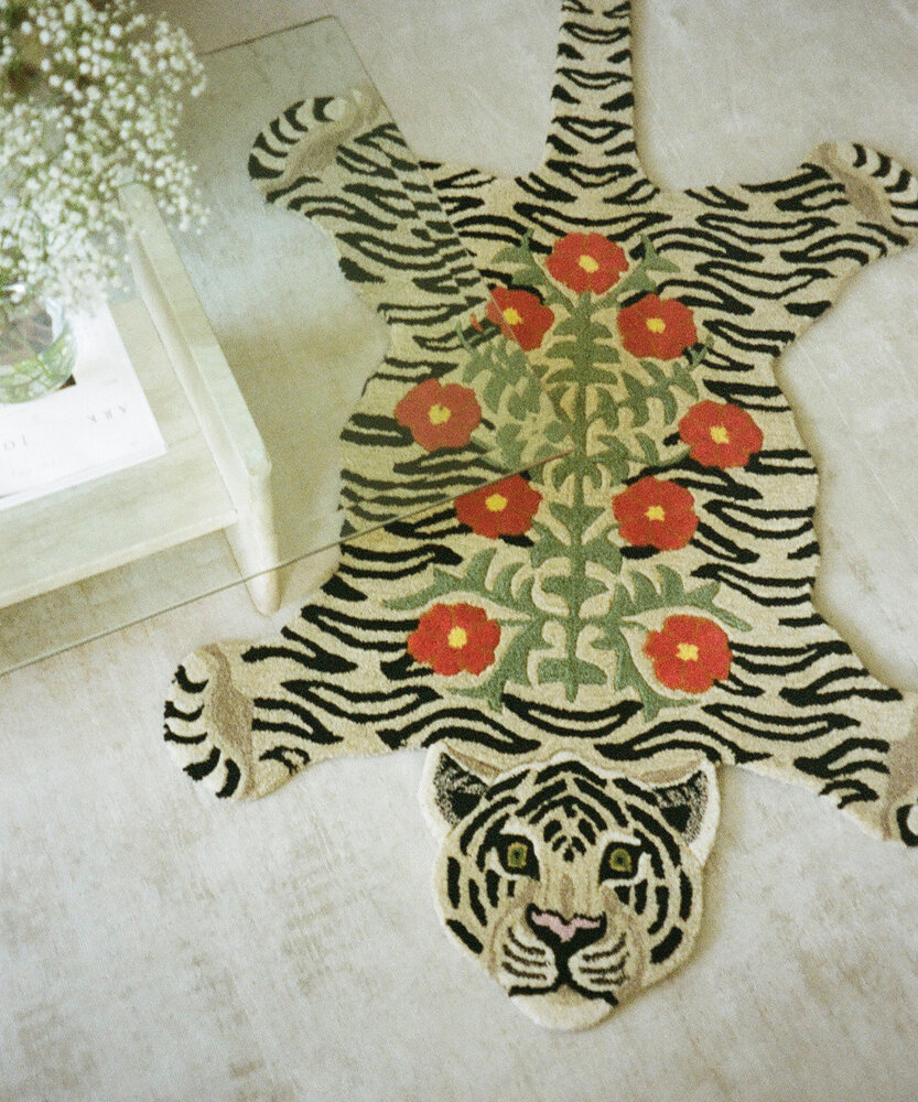 Doing Goods Tapis tigre blanc fleuri L - 1.45.10.096.020.5 Doing Goods Tapis tigre blanc fleuri L - 1.45.10.096.020.5