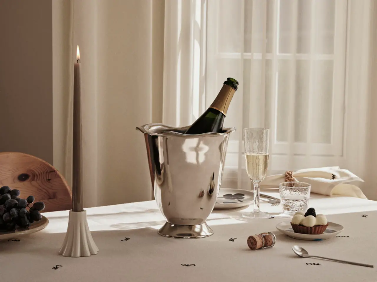 Broste Copenhagen Hammered champagne glazen set van 12 stuks - 14496277 Broste Copenhagen Hammered champagne glazen set van 12 stuks - 14496277