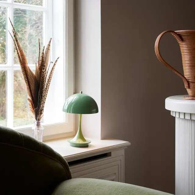 Louis Poulsen Lampe de table portable Panthella 160 verte - 5744173269 Louis Poulsen Lampe de table portable Panthella 160 verte - 5744173269