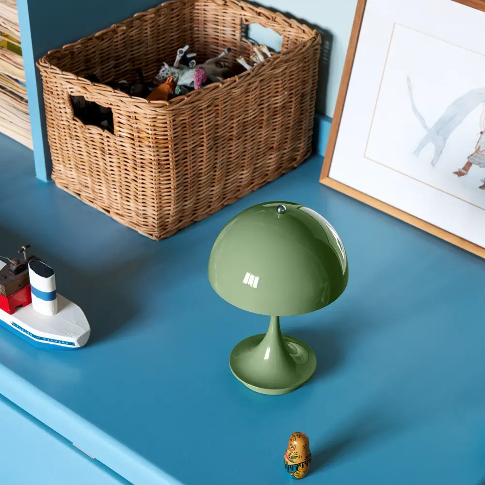 Louis Poulsen Lampe de table portable Panthella 160 verte - 5744173269 Louis Poulsen Lampe de table portable Panthella 160 verte - 5744173269