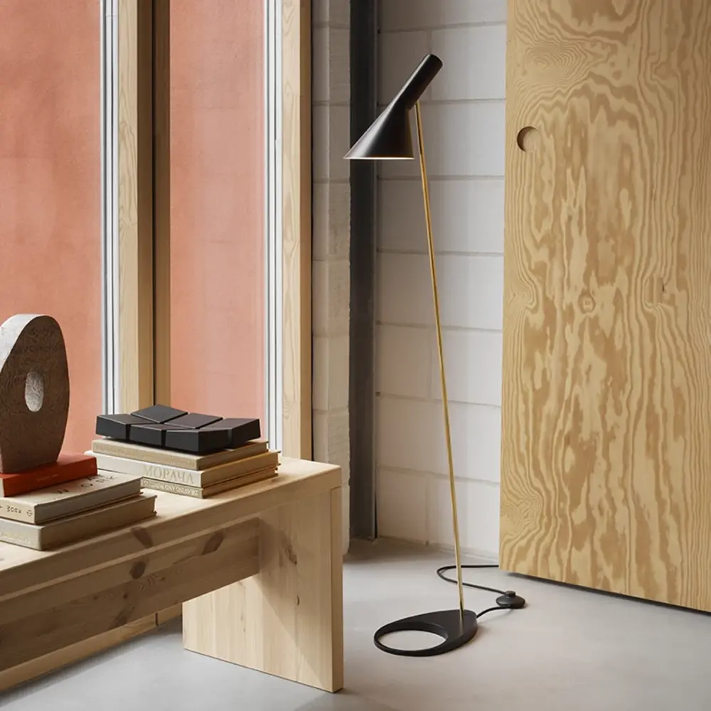 Louis Poulsen AJ stålampe messing/sort - 5744171915 Louis Poulsen AJ stålampe messing/sort - 5744171915