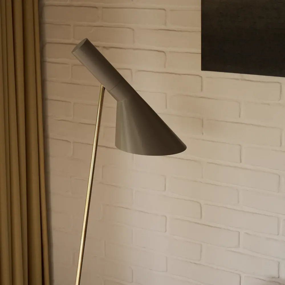 Louis Poulsen AJ staande lamp brass/warm grey - 5744171928 Louis Poulsen AJ staande lamp brass/warm grey - 5744171928