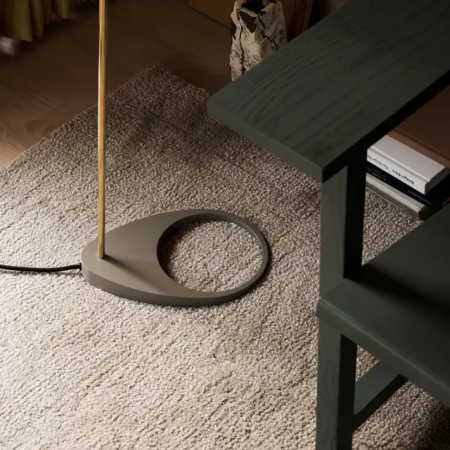 Louis Poulsen Lampadaire AJ laiton/gris chaud - 5744171928 Louis Poulsen Lampadaire AJ laiton/gris chaud - 5744171928