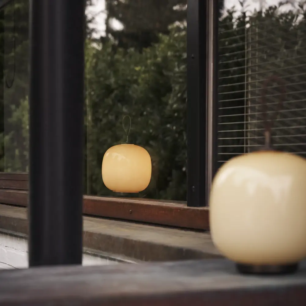 Louis Poulsen VL 45 radiohus portable lamp brass/glossy pale yellow glass - 5744171737 Louis Poulsen VL 45 radiohus portable lamp brass/glossy pale yellow glass - 5744171737