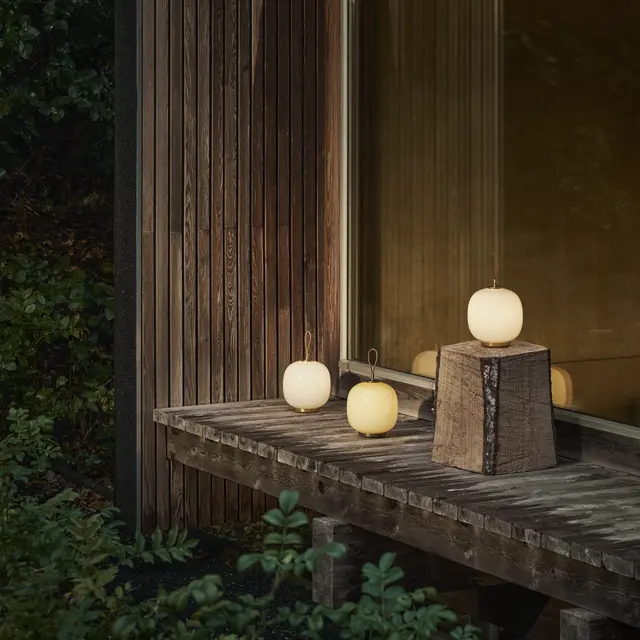 Louis Poulsen VL 45 radiohus bärbar lampa mässing/blank ljusrosa glas - 5744171724