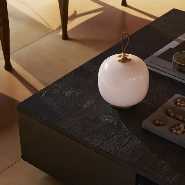 Louis Poulsen VL 45 radiohus bärbar lampa mässing/blank ljusrosa glas - 5744171724