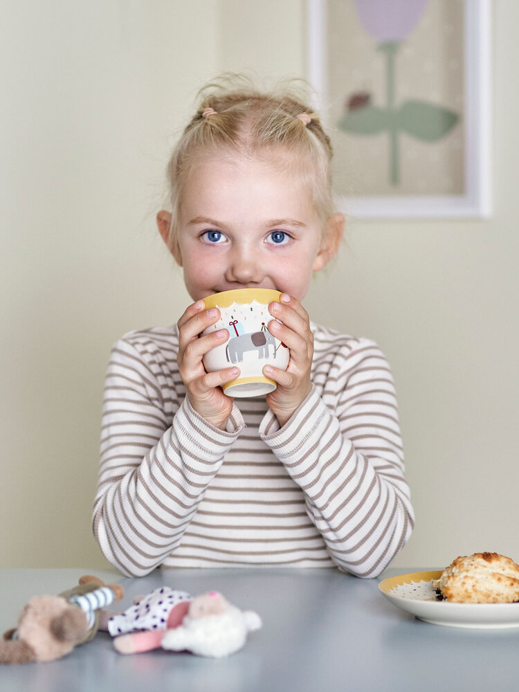 Bloomingville Mini Celebrate muggar gula set med 6 delar - 82063088 Bloomingville Mini Celebrate muggar gula set med 6 delar - 82063088