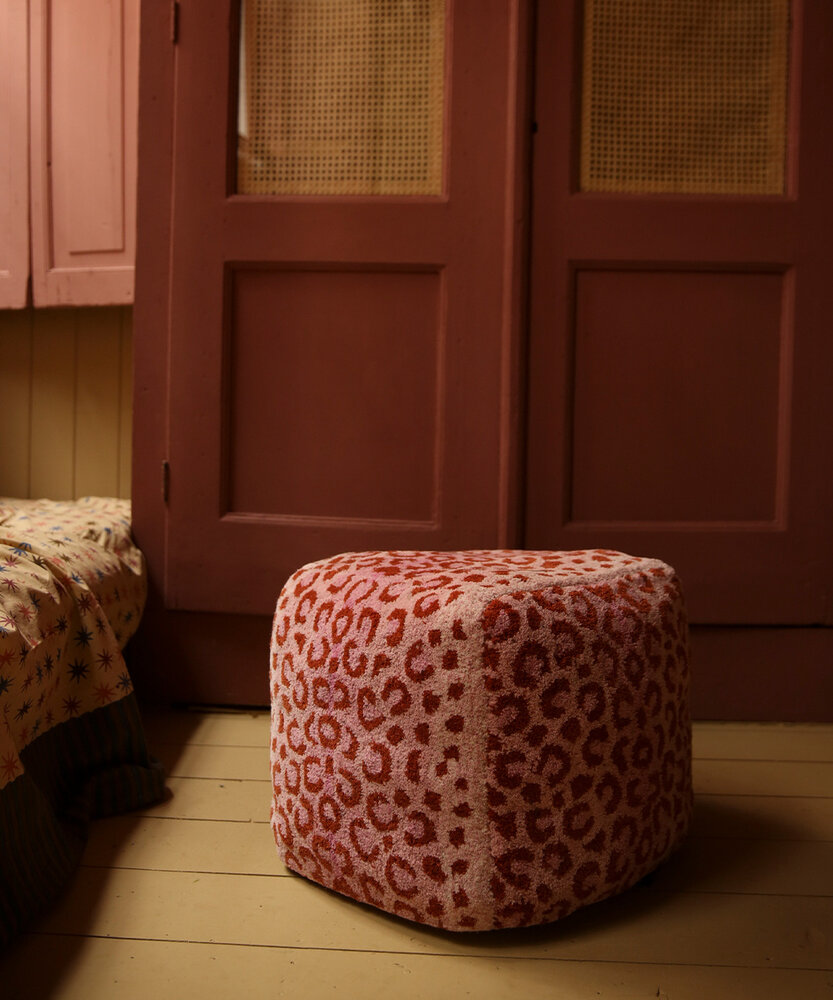 Doing Goods Pink leopard pouf small - 1.45.15.009.030.3