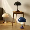 Louis Poulsen Lampe de table portable Panthella 250 chrome opalin beige - 5744172998 Louis Poulsen Lampe de table portable Panthella 250 chrome opalin beige - 5744172998