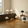 Louis Poulsen Lampe de table portable Panthella 250 chrome opalin beige - 5744172998 Louis Poulsen Lampe de table portable Panthella 250 chrome opalin beige - 5744172998