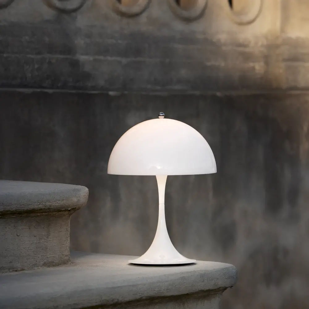 Louis Poulsen Lampe de table portable Panthella 250 blanc opale - 5744172943 Louis Poulsen Lampe de table portable Panthella 250 blanc opale - 5744172943