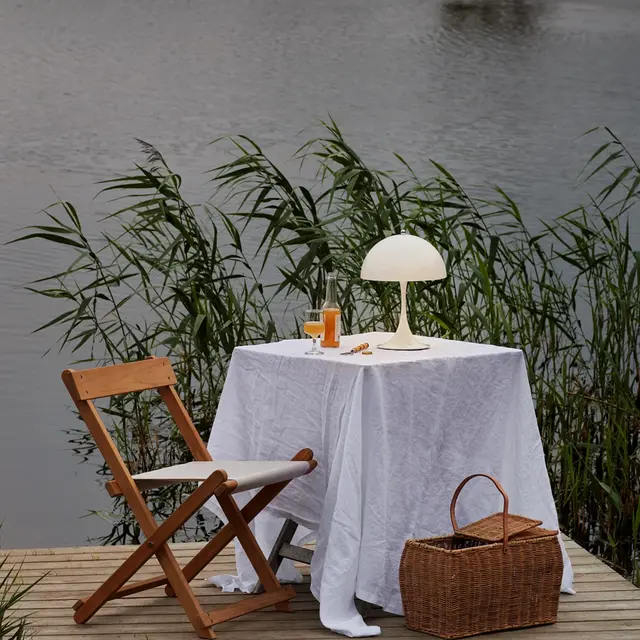 Louis Poulsen Lampe de table portable Panthella 250 blanc opale - 5744172943 Louis Poulsen Lampe de table portable Panthella 250 blanc opale - 5744172943
