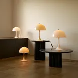 Louis Poulsen Lampada da tavolo portatile Panthella 250 bianco opalino - 5744172943 Louis Poulsen Lampada da tavolo portatile Panthella 250 bianco opalino - 5744172943