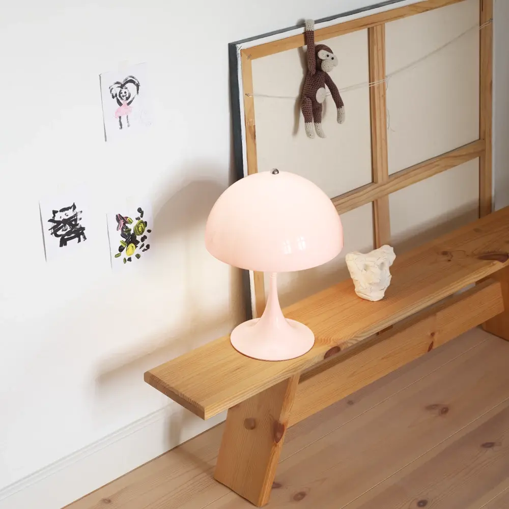Louis Poulsen Lámpara de mesa portátil Panthella 250, color rosa pálido ópalo - 5744172969 Louis Poulsen Lámpara de mesa portátil Panthella 250, color rosa pálido ópalo - 5744172969
