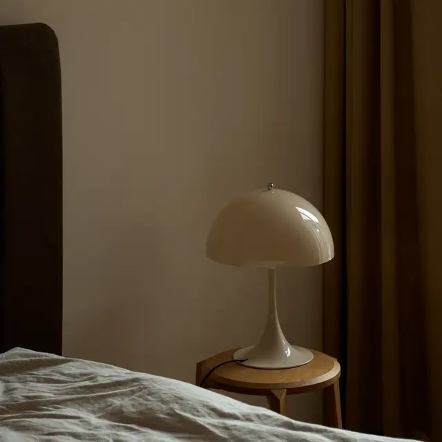 Louis Poulsen Panthella 320 table lamp opal beige - 5744172723