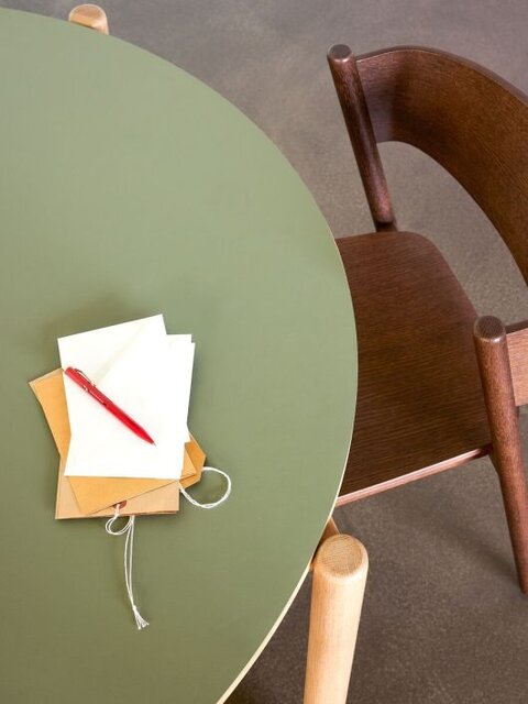 Hubsch Oblique table round olive - 882037 Hubsch Oblique table round olive - 882037