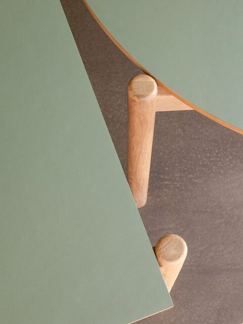 Hubsch Table oblique ronde olive - 882037 Hubsch Table oblique ronde olive - 882037