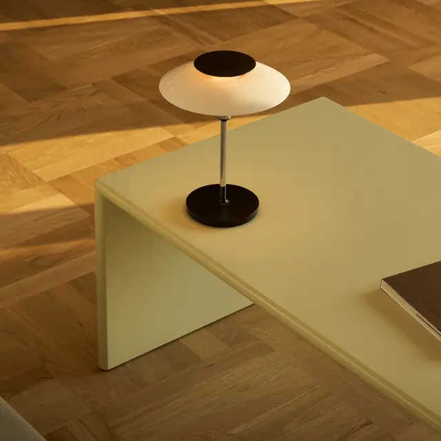 Louis Poulsen PH 80 portabel bordslampa opalvit/högglansförkromad - 5744172325