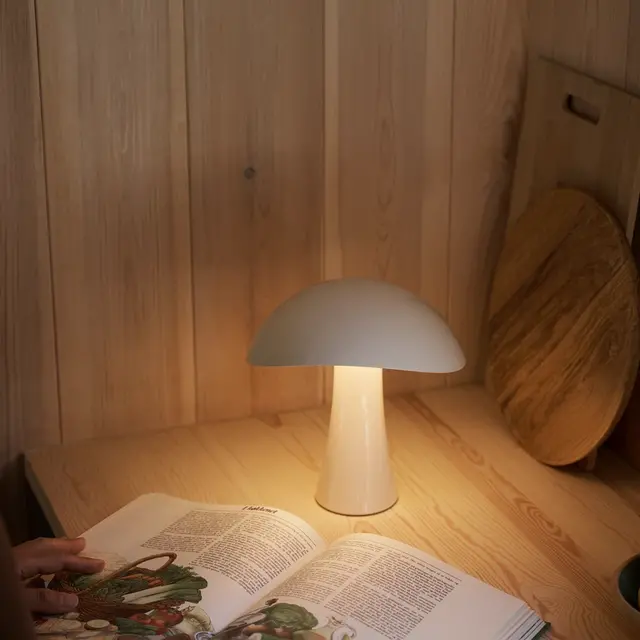Louis Poulsen Rumee 220 bärbar bordslampa molnvit - 5744171821