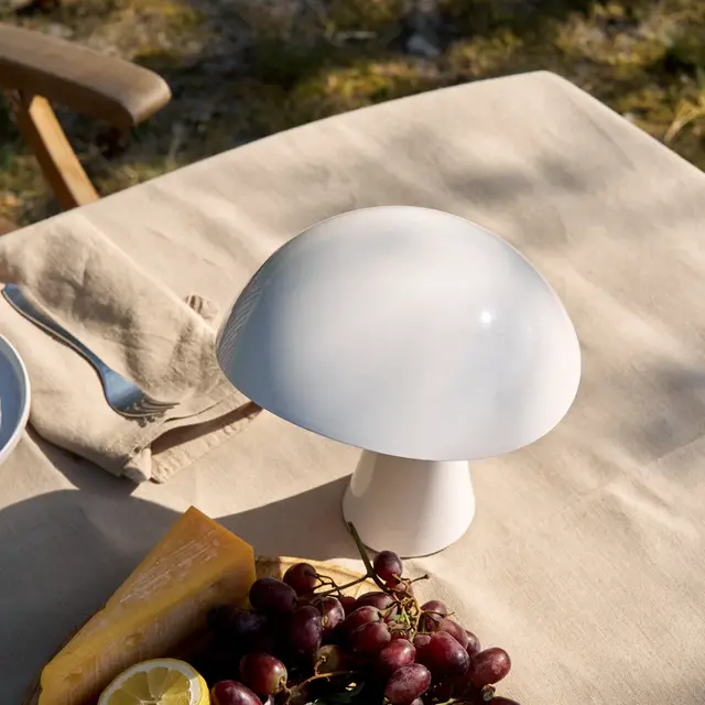 Louis Poulsen Rumee 220 bärbar bordslampa molnvit - 5744171821