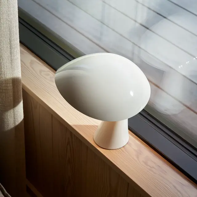 Louis Poulsen Rumee 220 bärbar bordslampa molnvit - 5744171821