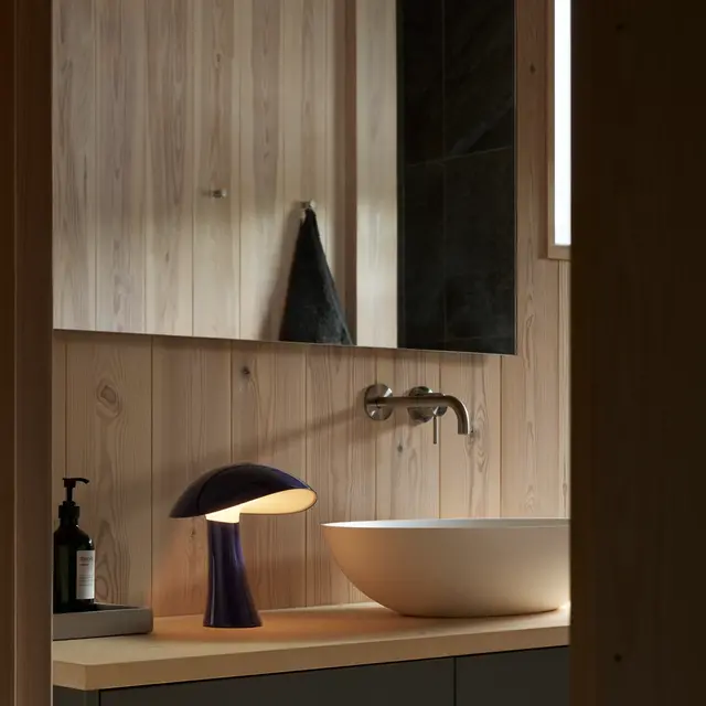 Louis Poulsen Rumee 220 bærbar bordlampe natblå - 5744171847