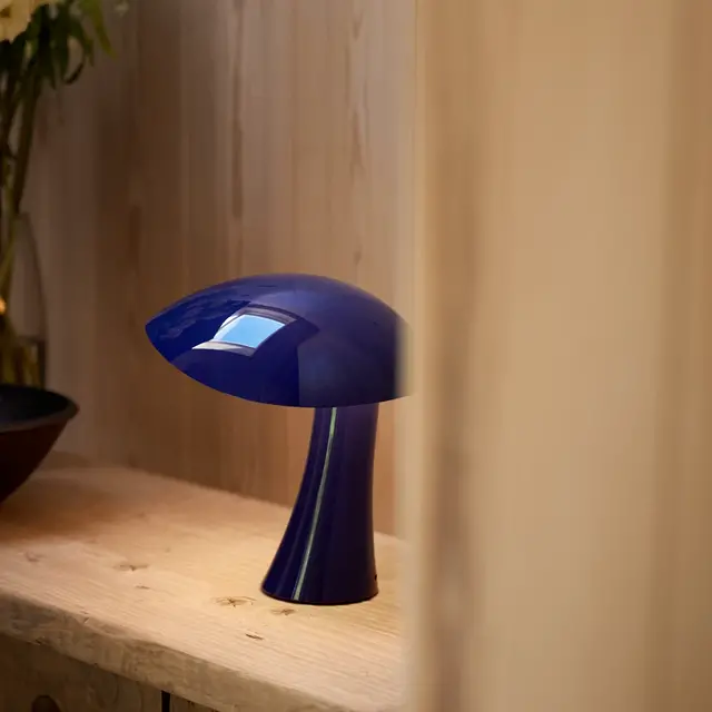 Louis Poulsen Rumee 220 bärbar bordslampa nattblå - 5744171847
