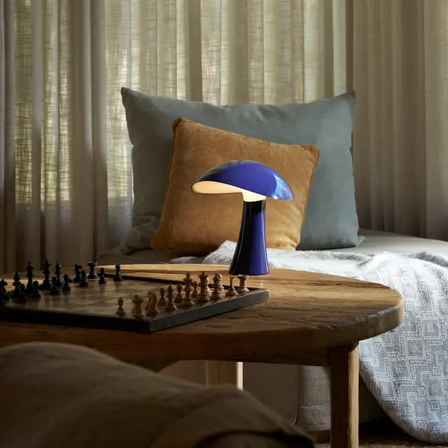 Louis Poulsen Rumee 220 bärbar bordslampa nattblå - 5744171847