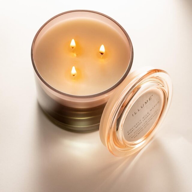 Illume Bougie parfumée au lait de coco et à la mangue rose - 4626105100