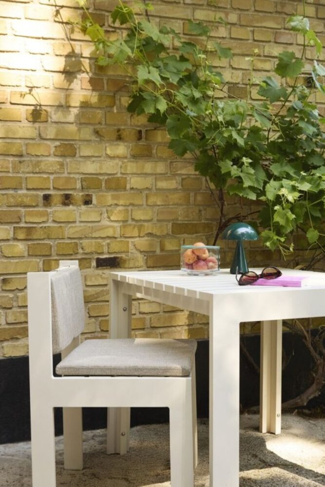 Hubsch Mesa de exterior Haus pequeña beige Hubsch Mesa de exterior Haus pequeña beige