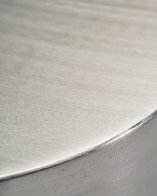 House Doctor Beistelltisch mit Trittstufe, gebürstetes Silber House Doctor Beistelltisch mit Trittstufe, gebürstetes Silber