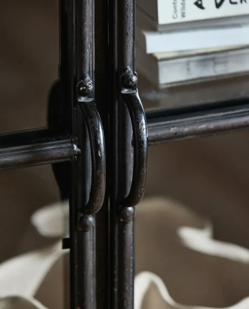 Nordal Järnkabin i centrum - svart 120x36x185cm